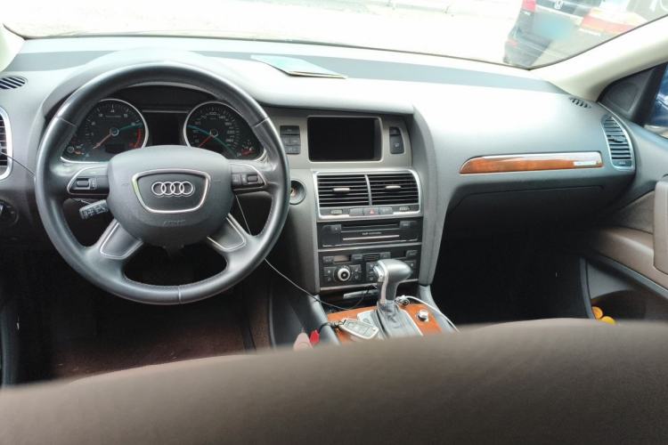 Used Audi Q7 2015 40 TFSI Collector's Edition Center Console
