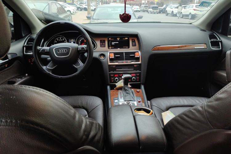 Used Audi Q7 2015 35 TFSI Sport Edition Center Console