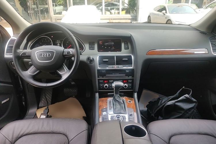 Used Audi Q7 2015 40 TFSI Collector's Edition Center Console