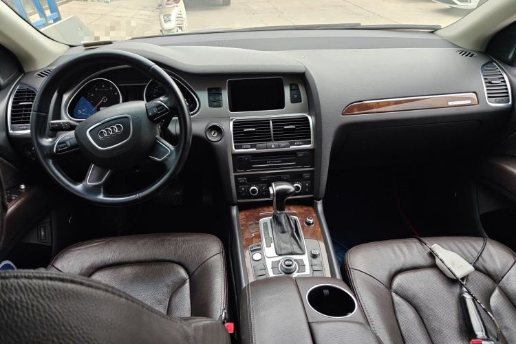 Used Audi Q7 2015 35 TFSI Sport Edition Center Console