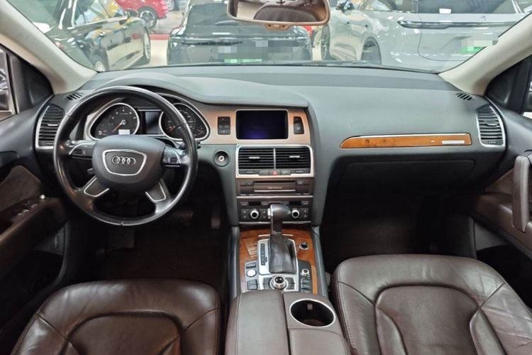 Used Audi Q7 2015 35 TFSI Ambition Edition Center Console
