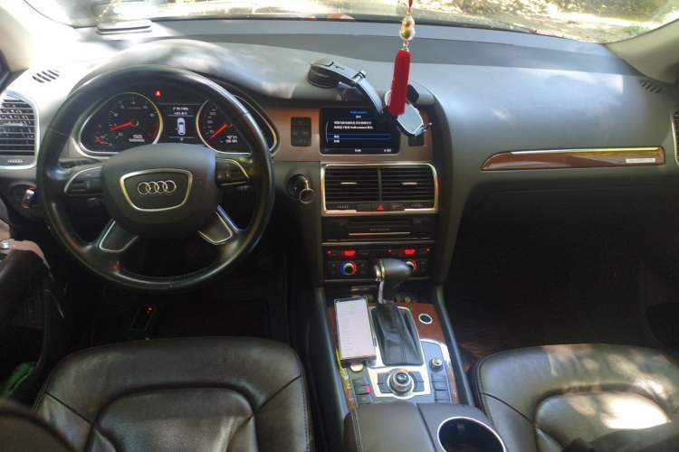 Used Audi Q7 2015 40 TFSI Collector's Edition Center Console