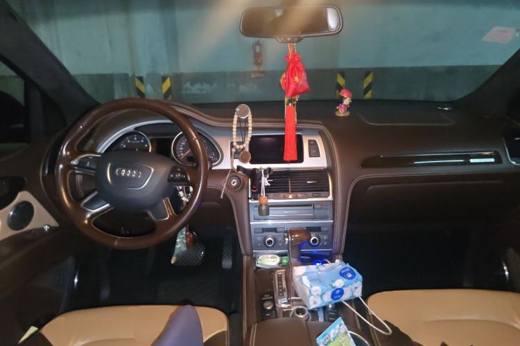 Used Audi Q7 2015 40 TFSI Collector's Edition Center Console