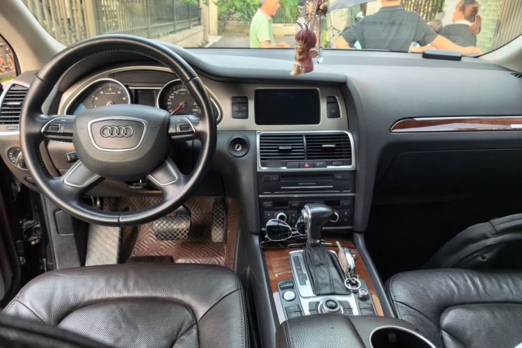 Used Audi Q7 2015 35 TFSI Ambition Edition Center Console