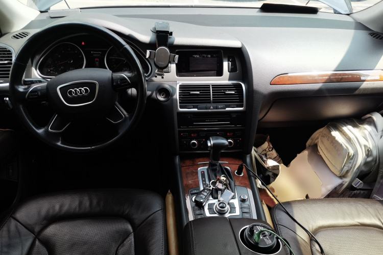Used Audi Q7 2015 35 TFSI Sport Edition Center Console