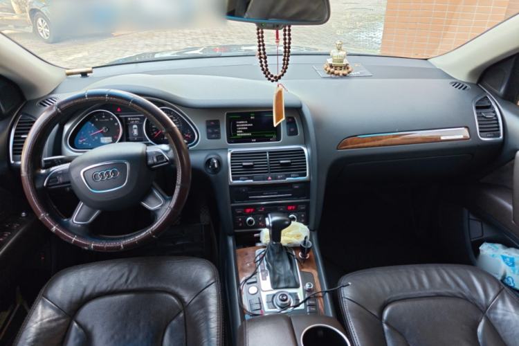 Used Audi Q7 2015 35 TFSI Ambition Edition Center Console