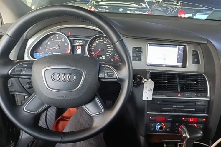 Used Audi Q7 2015 35 TFSI Ambition Edition Center Console