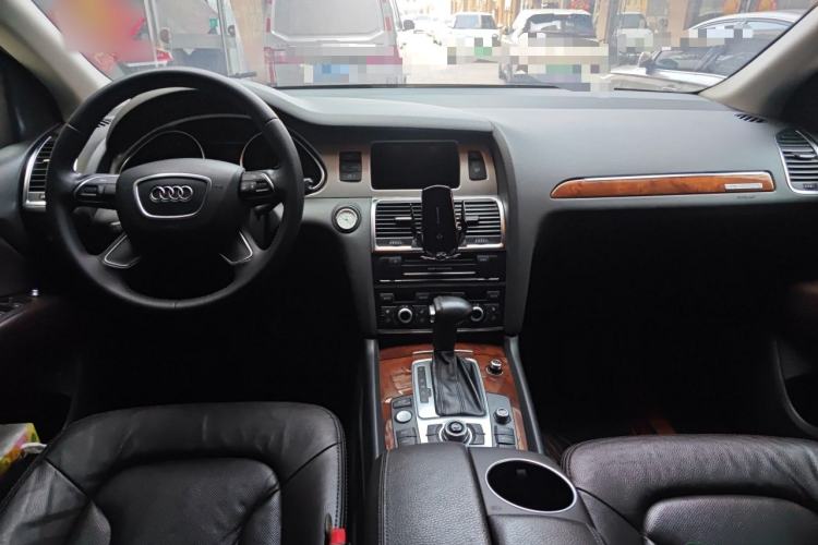 Used Audi Q7 2015 35 TFSI Ambition Edition Center Console