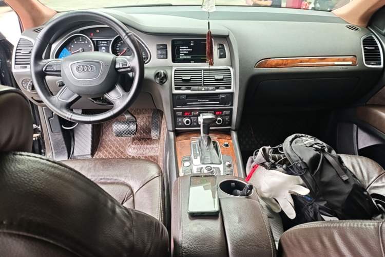 Used Audi Q7 2015 35 TFSI Ambition Edition Center Console
