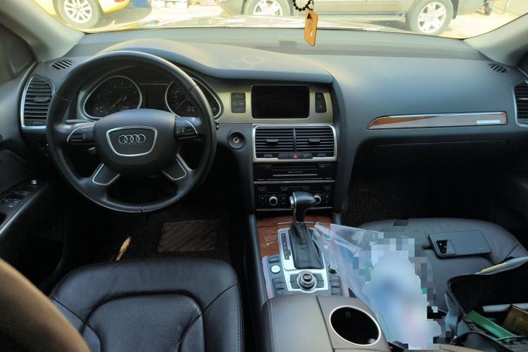 Used Audi Q7 2015 35 TFSI Ambition Edition Center Console