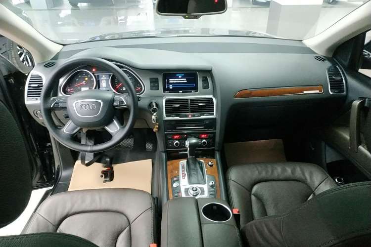 Used Audi Q7 2015 40 TFSI Collector's Edition Center Console