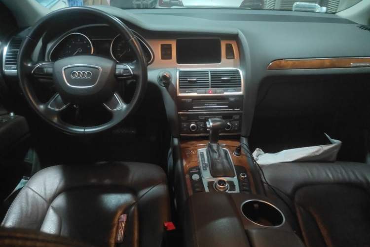 Used Audi Q7 2015 35 TFSI Ambition Edition Center Console