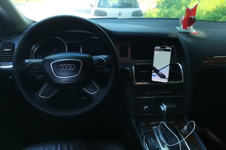 Used Audi Q7 2015 35 TFSI Ambition Edition Center Console