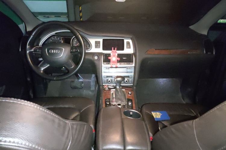 Used Audi Q7 2015 35 TFSI Ambition Edition Center Console