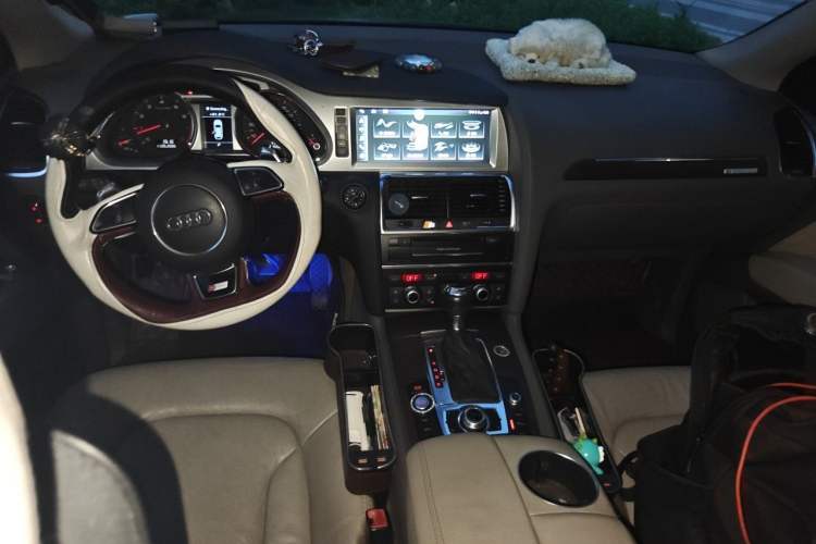 Used Audi Q7 2015 35 TFSI Ambition Edition Center Console