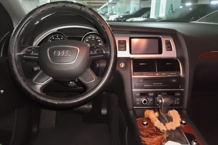 Used Audi Q7 2015 35 TFSI Ambition Edition Center Console