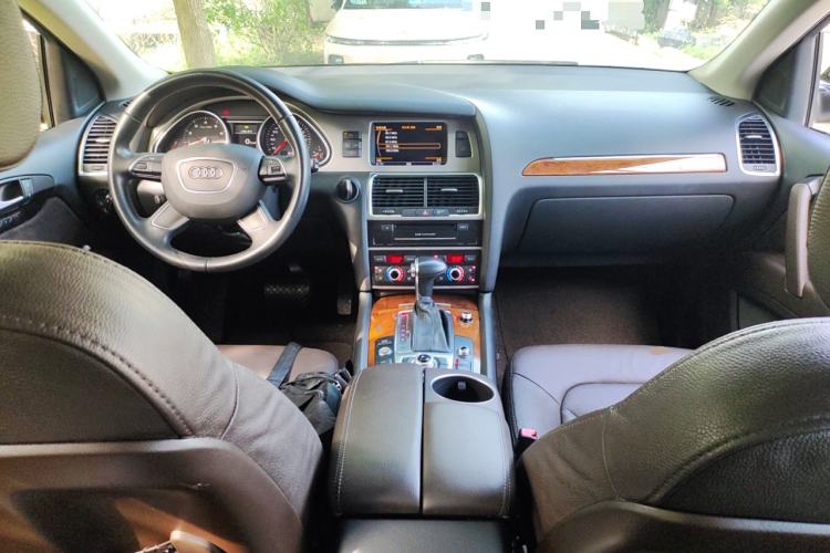Used Audi Q7 2015 35 TFSI Ambition Edition Center Console
