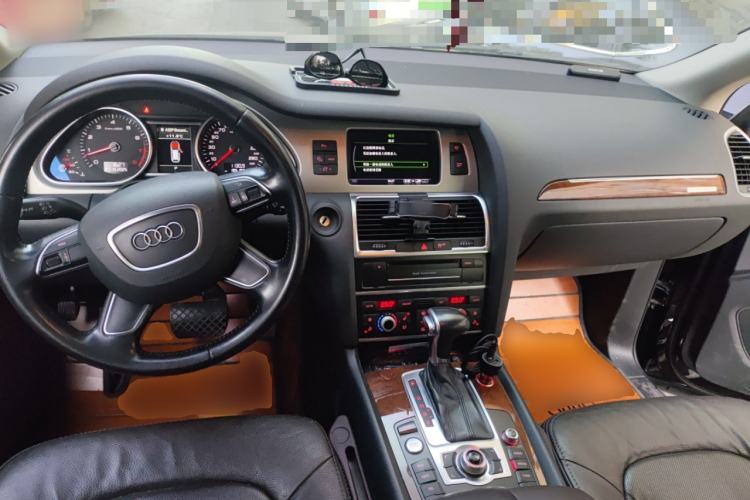 Used Audi Q7 2015 35 TFSI Ambition Edition Center Console