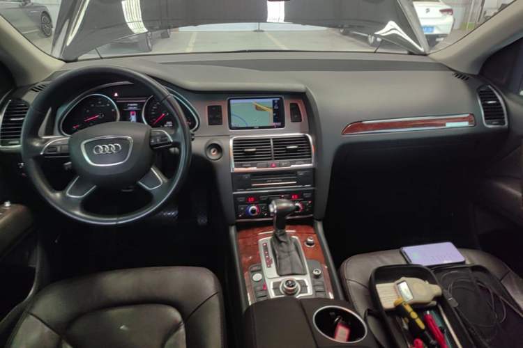 Used Audi Q7 2015 35 TFSI Sport Edition Center Console