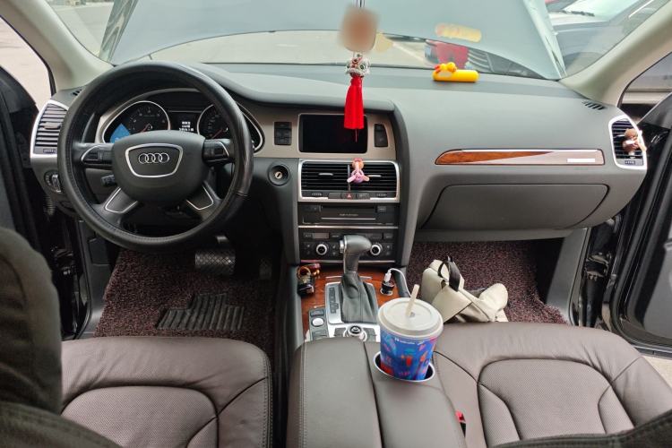 Used Audi Q7 2015 35 TFSI Ambition Edition Center Console
