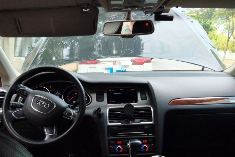 Used Audi Q7 2015 35 TFSI Ambition Edition Center Console