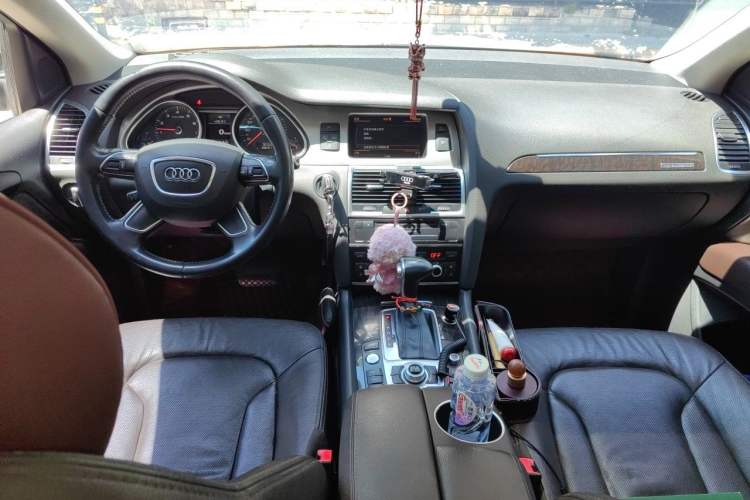 Used Audi Q7 2015 35 TFSI Ambition Edition Center Console