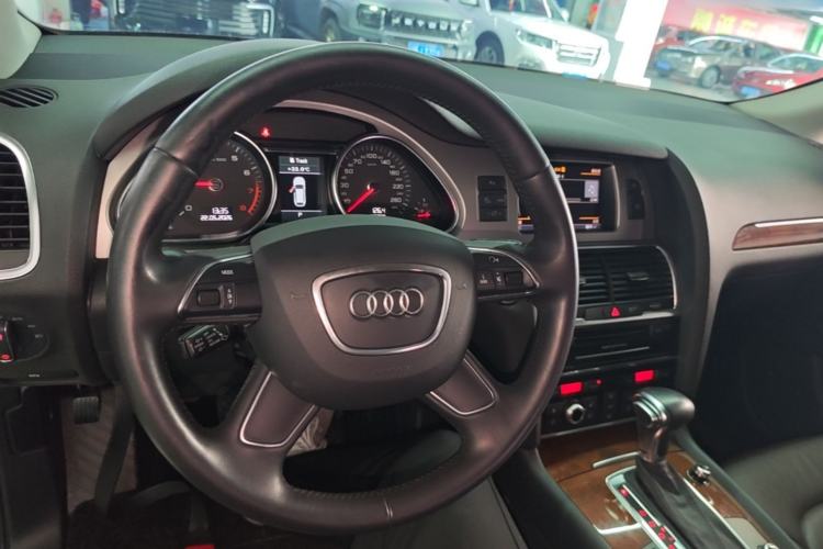 Used Audi Q7 2015 35 TFSI Sport Edition Center Console