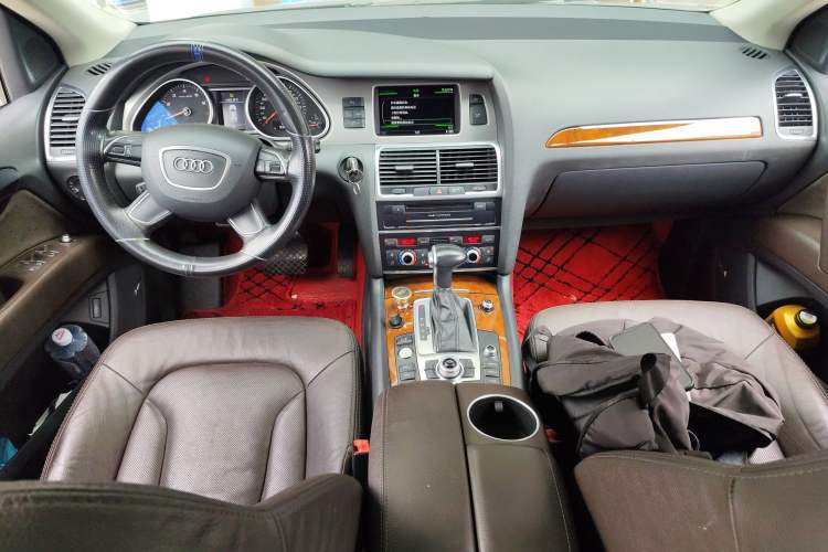 Used Audi Q7 2015 35 TFSI Sport Edition Center Console