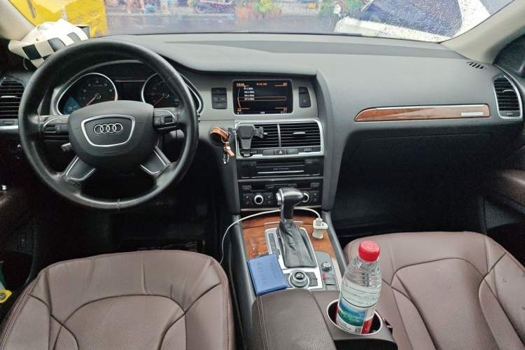 Used Audi Q7 2015 35 TFSI Ambition Edition Center Console