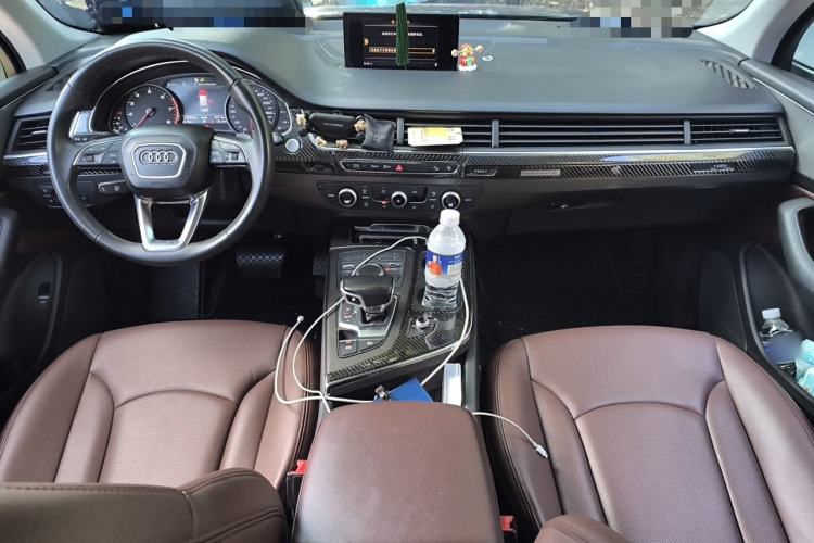 Used Audi Q7  Center Console