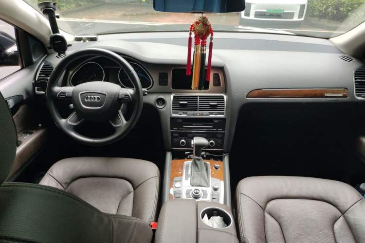 Used Audi Q7 2015 35 TFSI Ambition Edition Center Console