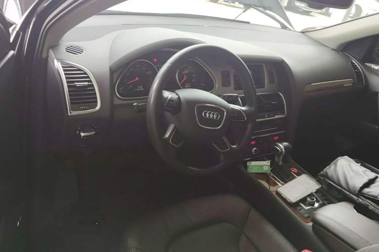 Used Audi Q7 2015 40 TFSI Collector's Edition Center Console