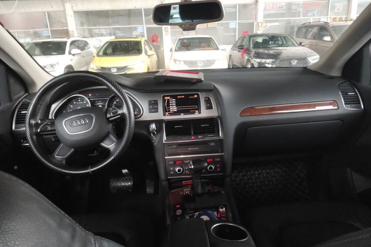 Used Audi Q7 2015 35 TFSI Ambition Edition Center Console