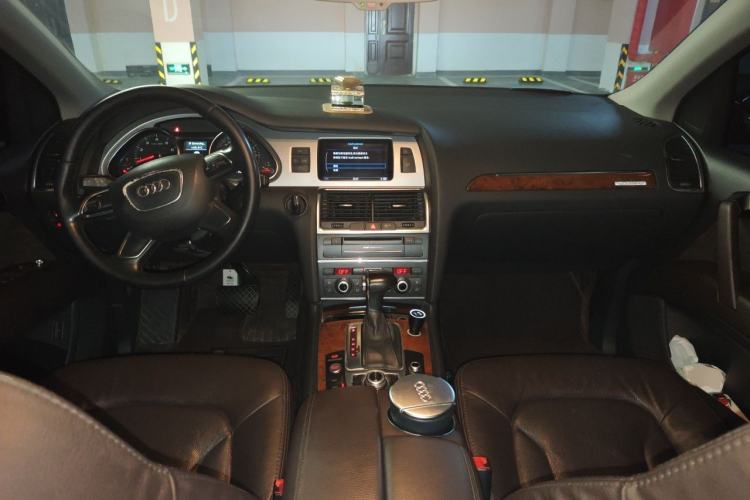 Used Audi Q7 2015 35 TFSI Ambition Edition Center Console