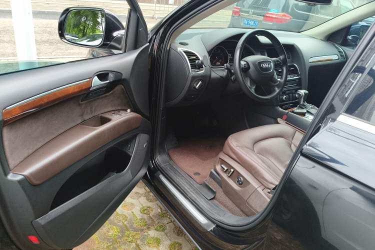 Used Audi Q7 2015 40 TFSI Collector's Edition Driver Seat