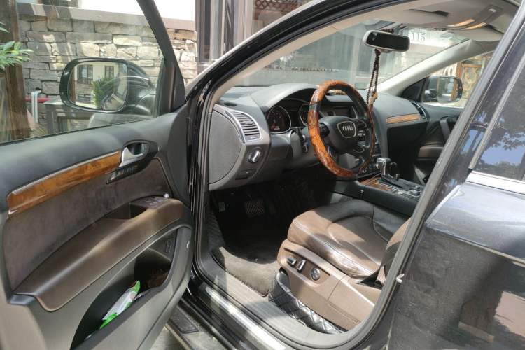 Used Audi Q7 2015 40 TFSI Collector's Edition Driver Seat