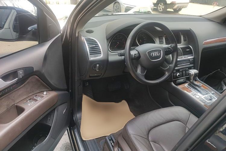 Used Audi Q7 2015 40 TFSI Collector's Edition Driver Seat