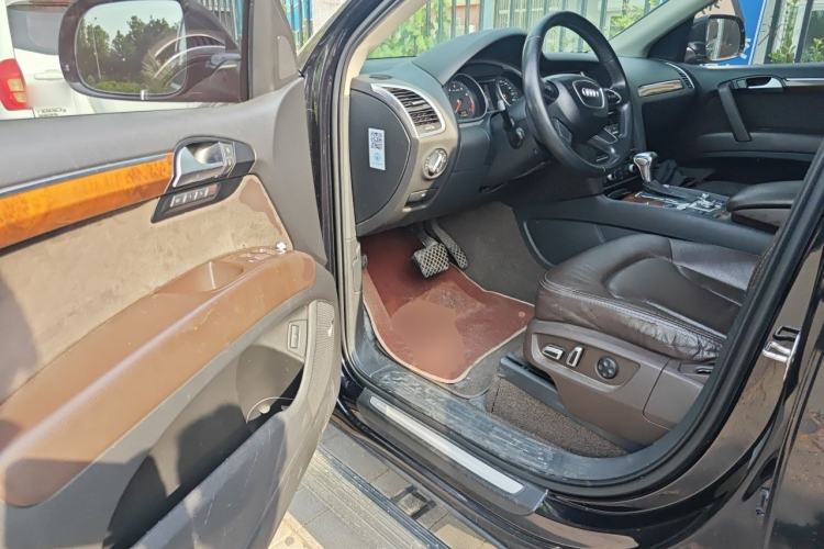 Used Audi Q7 2015 40 TFSI Collector's Edition Driver Seat