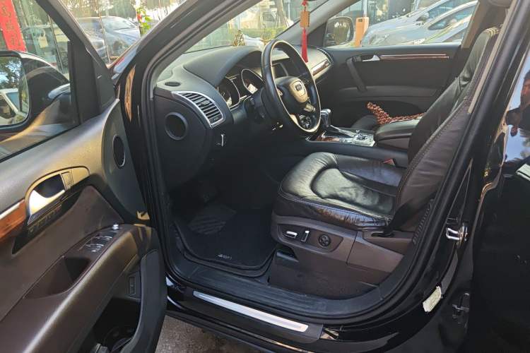 Used Audi Q7 2015 35 TFSI Ambition Edition Driver Seat