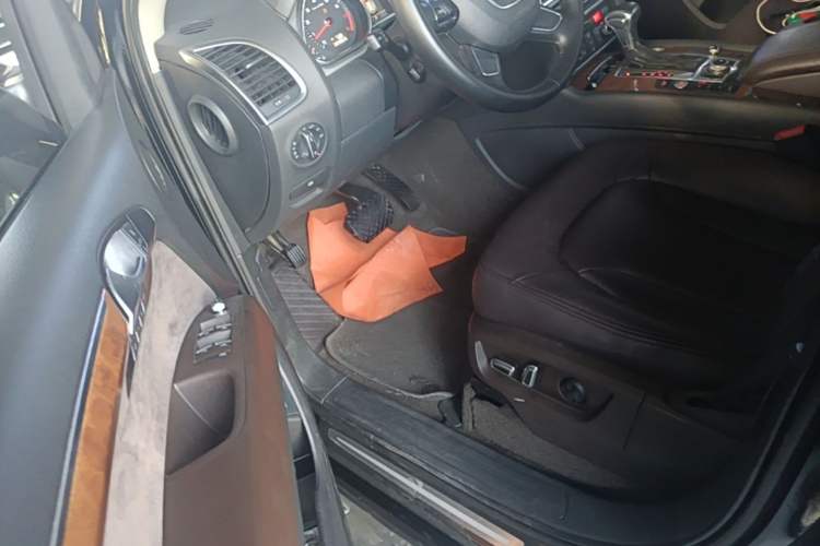 Used Audi Q7 2015 35 TFSI Ambition Edition Driver Seat