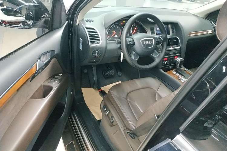 Used Audi Q7 2015 40 TFSI Collector's Edition Driver Seat