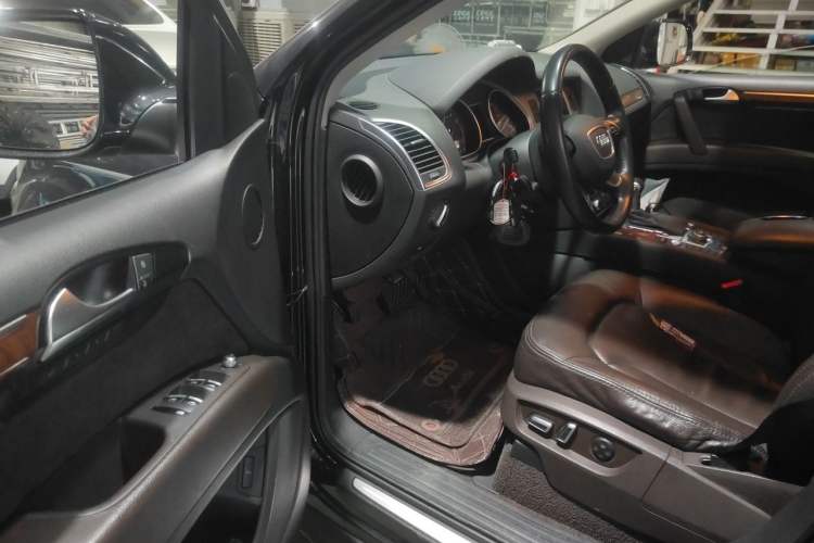 Used Audi Q7 2015 35 TFSI Ambition Edition Driver Seat