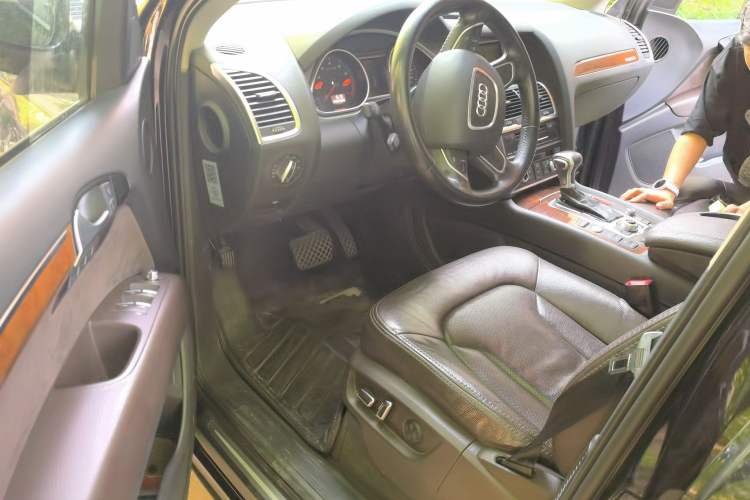 Used Audi Q7 2015 35 TFSI Ambition Edition Driver Seat