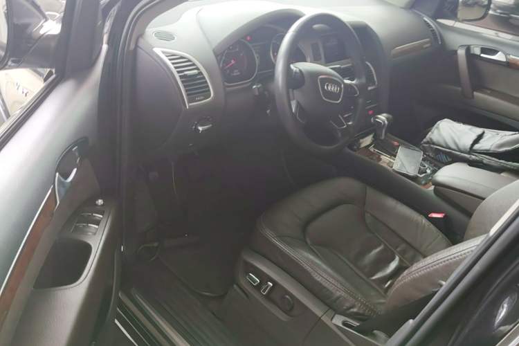 Used Audi Q7 2015 40 TFSI Collector's Edition Driver Seat