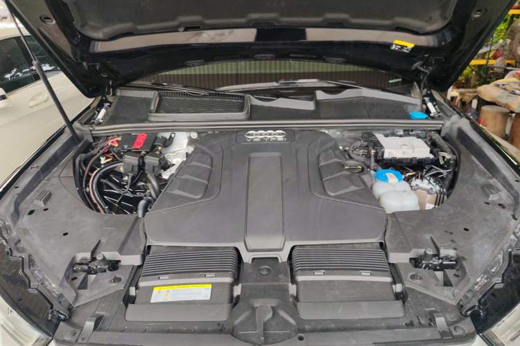 Used Audi Q7 2015 35 TFSI Ambition Edition Engine Bay