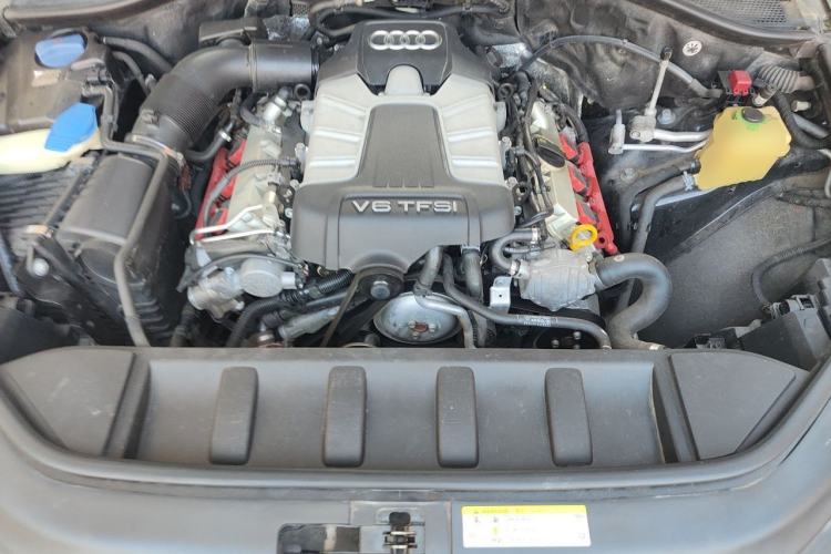 Used Audi Q7 2015 35 TFSI Sport Edition Engine Bay