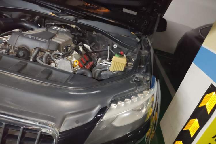 Used Audi Q7 2015 35 TFSI Ambition Edition Engine Bay Left