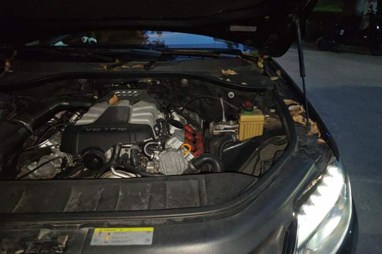 Used Audi Q7 2015 35 TFSI Ambition Edition Engine Bay Left
