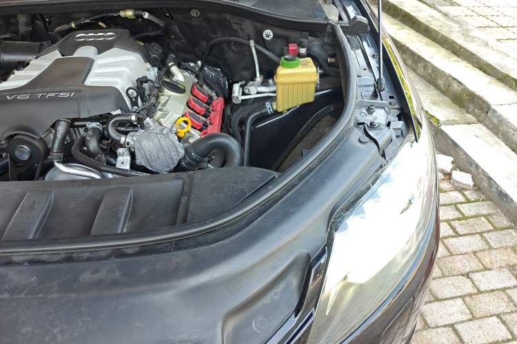 Used Audi Q7 2015 35 TFSI Ambition Edition Engine Bay Left