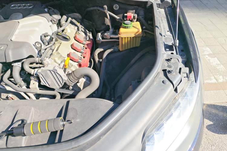 Used Audi Q7 2015 40 TFSI Collector's Edition Engine Bay Left